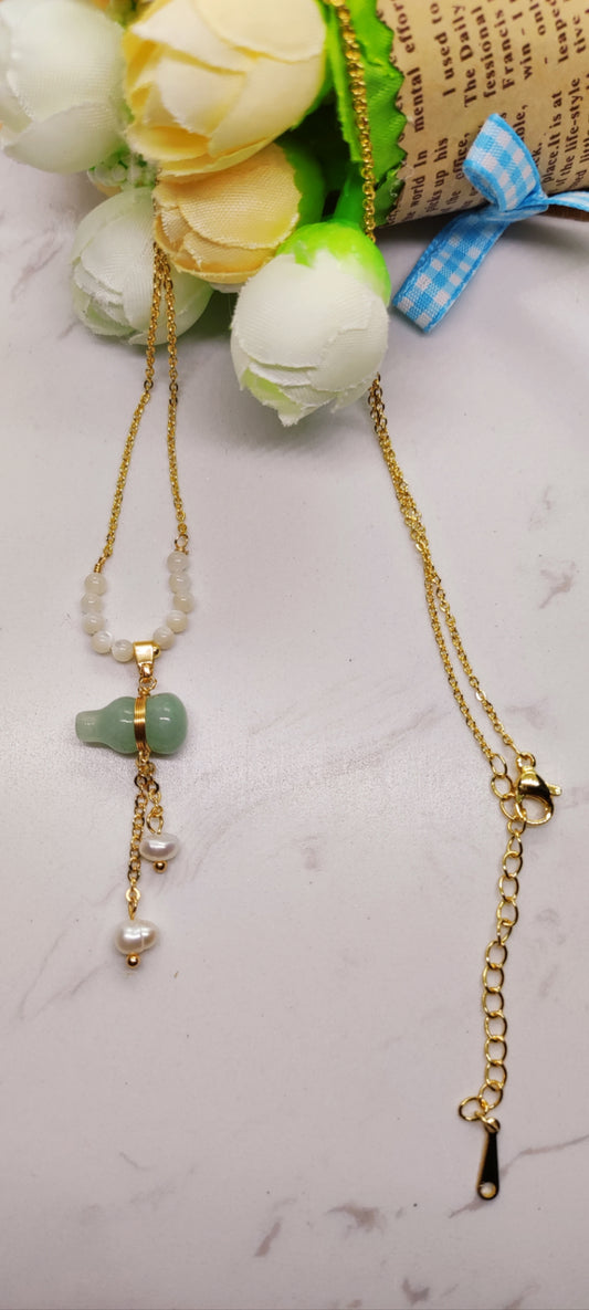 Green Jade Gourd with Freshwater Pearl Necklace