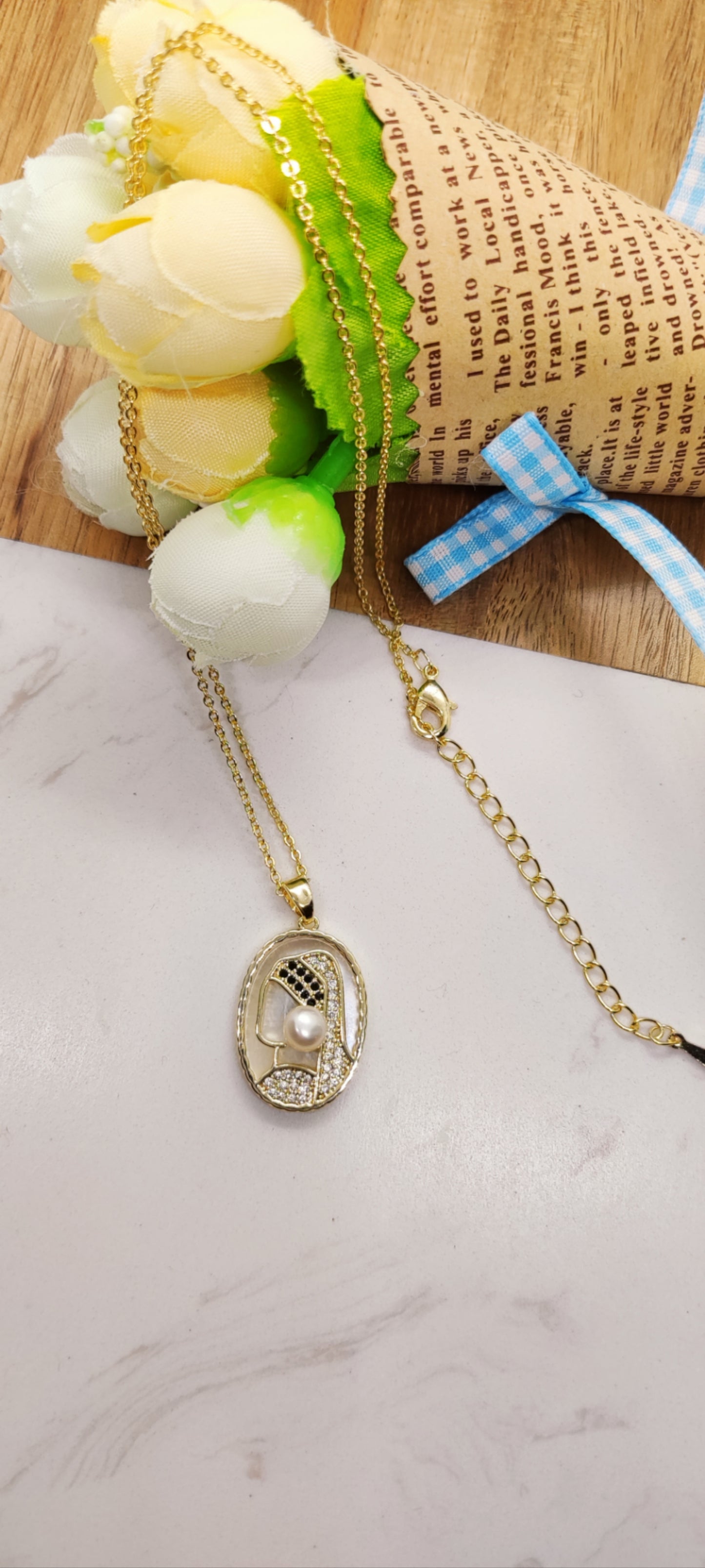 Girl With A Pearl Earring Pendent Necklaces (golden color)